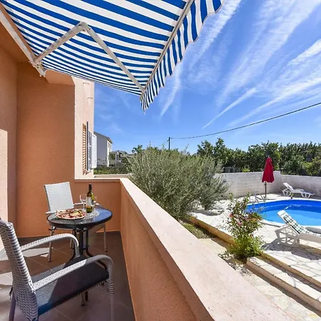 Βίλα Nea Zadarvillas *