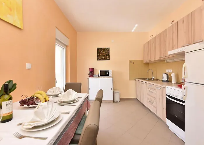 Nea Zadarvillas Ясенице