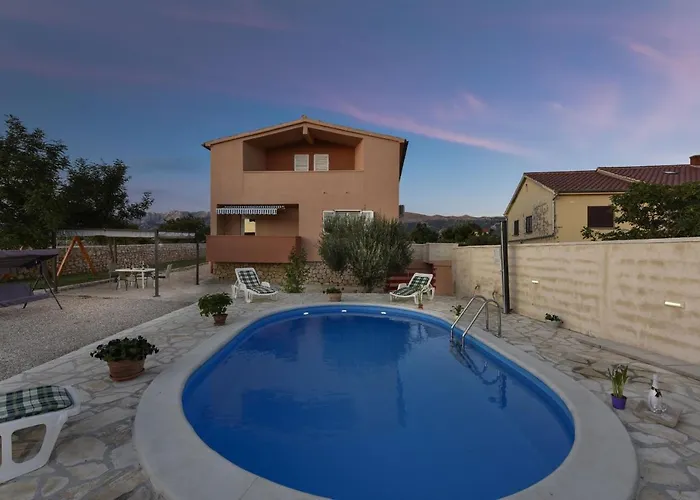 Nea Zadarvillas Ясенице