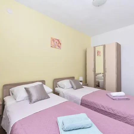 Nea Zadarvillas *